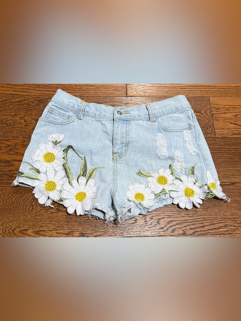 36Point5 Junior’s Embroidery White Daisy Boho Hippie Blue Jean Shorts Size XL